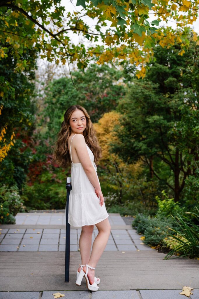 fall senior portrait session at bellevue botanical garden