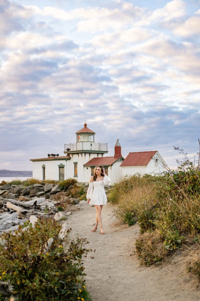 seattle washington lighthouse senior portrait fall