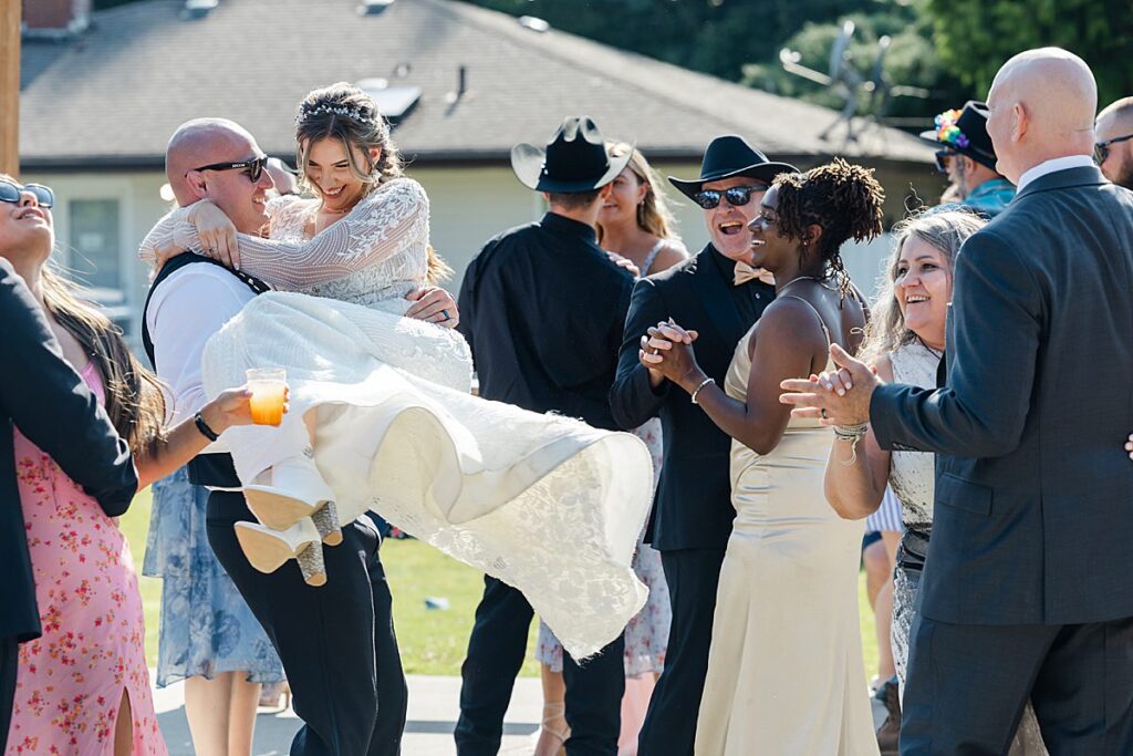 bride and groom first dance 