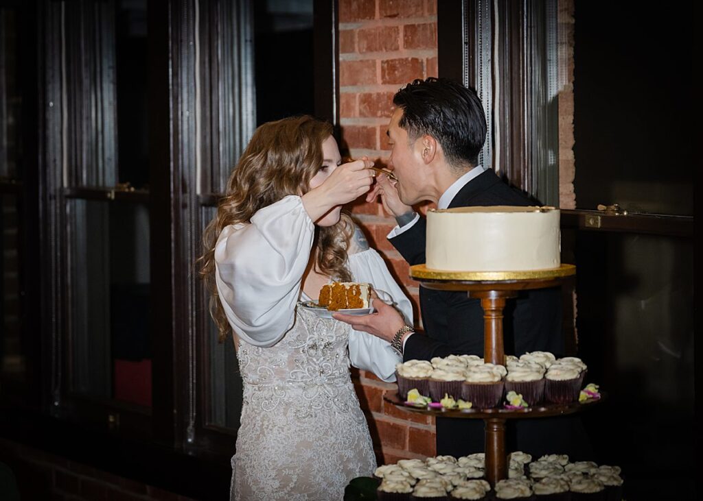 cake cutting tacoma wedding