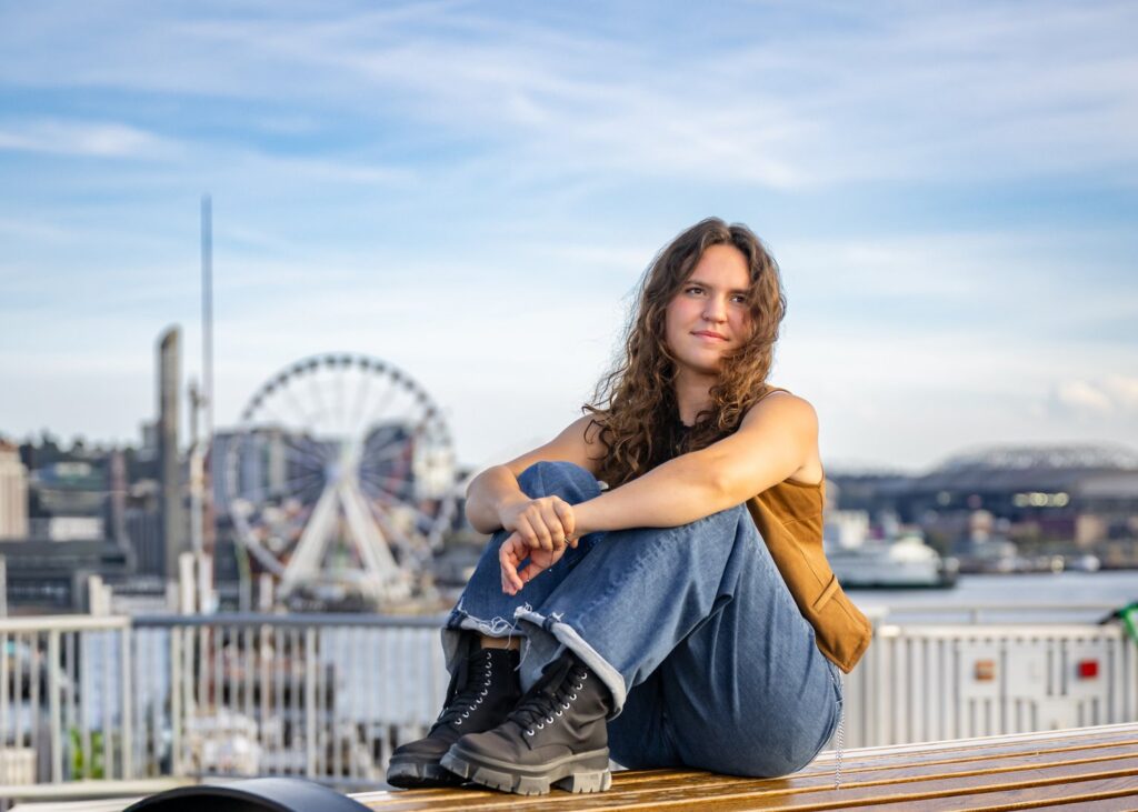 seattle ferris wheel view senior girl