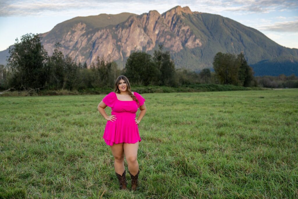Mt Si view at Meadowbrook with high school senior girl