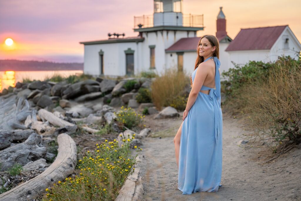 high school senior girl discovery park seattle lighthouse